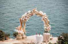 轮婚礼拱装饰各种花海滩仪式海景观婚礼仪式放荡不羁的乡村风格装饰婚礼仪式海