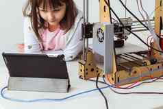 孩子学生使项打印机学校技术科学概念
