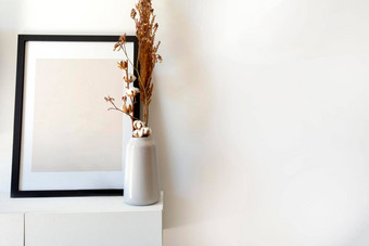 空<strong>木</strong>照片<strong>图片</strong>框架模型白色花瓶时尚的植物白色墙表格复制空间现代装饰室内