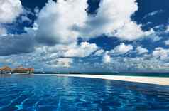 奢侈品热带游泳池