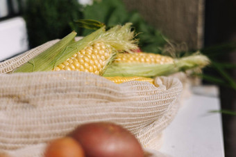 新鲜的生玉米生态帆布杂货店袋棉花袋<strong>蔬菜</strong>浪费购物概念塑料<strong>免</strong>费的项目