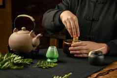 传统的火柴茶准备