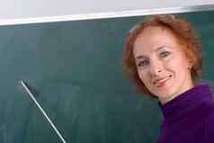 老师站前面黑板上