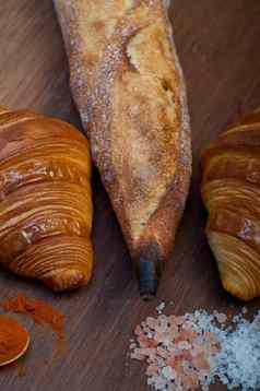法国新鲜的羊角面包工匠魔杖传统