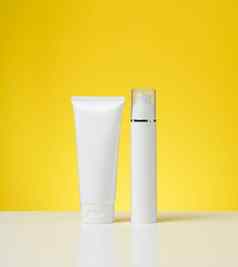 塑料白色瓶自动售货机管成员白色表格黄色的背景包装化妆品品牌产品促销活动