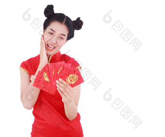女人穿<strong>旗袍</strong>持有<strong>红色</strong>的信封概念快乐中国人一年孤立的白色背景