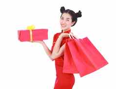 快乐女人持有购物袋红色的礼物盒子概念中国人一年庆祝活动孤立的白色背景
