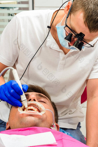 牙科诊所私人实践牙医双筒望远镜结果工作过程删除凶悍的人
