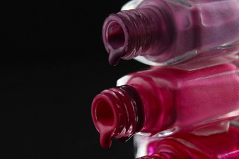 <strong>美背</strong>景储蓄者指甲波兰的倒罐瓶紫色的红色的勃艮第粉红色的特写镜头视图一边