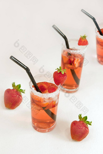 墨西哥草莓水水弗雷萨特写镜头新鲜的草莓水水果<strong>草莓汁</strong>孤立的白色背景