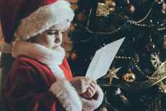 一年小女孩信圣诞老人圣诞节快乐孩子读信