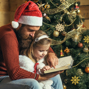 圣诞节圣诞老人父亲女儿读书<strong>冬</strong>天家庭假期<strong>首页</strong>