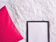 黑色的木框架粉红色的枕头打印模型奢侈品首页装饰室内设计海报可打印的艺术