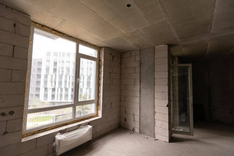 小公寓修复建筑房间未完成的房子墙泡沫块混凝土地板上小公寓