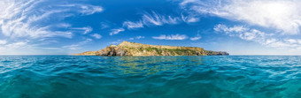 游艇海背景岩石海岸海景观游艇岩石海岸线复制空间概念夏天圣日放松活跃的健康的生活和谐自然