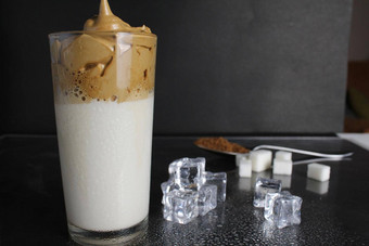 达尔贡咖啡牛奶咖啡咖啡泡沫烹饪冰糖咖啡
