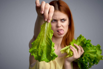 女人生菜叶健康的食物饮食生活方式