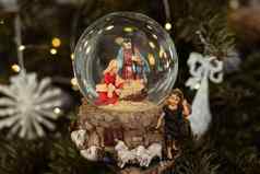 场景出生耶稣基督玻璃球圣诞节树