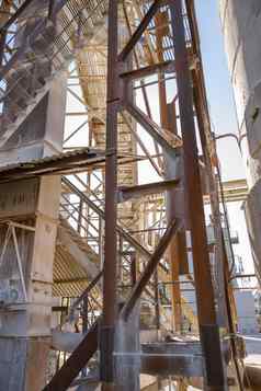 工业设施复杂的梯子工厂