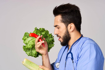 医生营养学家蔬菜健康的食物卡路里孤立的背景