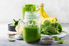 健康的绿色奶昔菠菜玻璃Jar