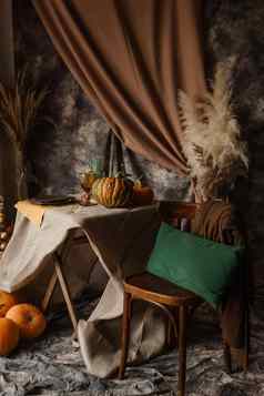 秋天室内表格覆盖菜南瓜椅子休闲安排日本彭巴斯草原草室内照片工作室