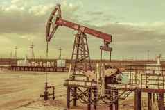 泵杰克提取石油石油概念