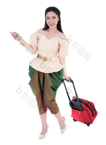 女人泰国传统的衣服走拖手提箱孤立的白色背景
