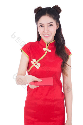 女人穿旗袍旗袍给红色的信封概念快乐中国人一年孤立的白色背景