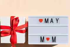 lightbox现在盒子祝贺母亲一天lightbox标题妈妈柔和的背景快乐母亲的一天概念复制空间