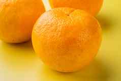 新鲜的有机橙色水果黄色的变形夏天背景