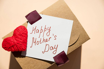 快乐母亲一天消息手工制作的心母亲的一天greting卡假期礼物盒子柔和的背景