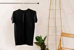 平原黑色的棉花t恤悬挂器设计