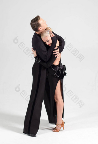拥抱跳舞萨尔萨舞夫妇背景时尚体育运动华尔兹人漂亮的桑巴现代美丽的表达式衣服在室内