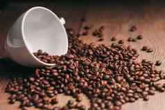 咖啡豆子新鲜酿造饮料视图