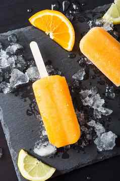 自制的橙色冰棍