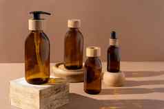 生态友好的瓶化妆品玻璃瓶木成员自动售货机吸管美皮肤护理品牌包装的地方文本瓶产品极简主义概念