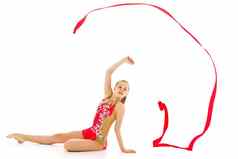 女孩体操运动员执行练习磁带