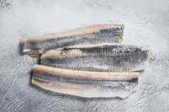 腌腌制海鲱鱼角白色背景前视图
