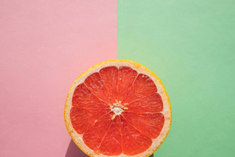 <strong>葡萄柚</strong>减少宏热带有创意的最小的食物水果概念粉红色的绿色背景片成熟的<strong>葡萄柚</strong>水果准备好了吃柑橘类新鲜的水果排毒维生素营养健康护理