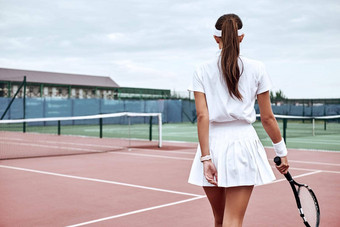使总计努力几率女人玩网球法院