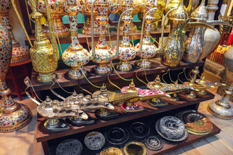传统的东方灯纪念品商店迪拜