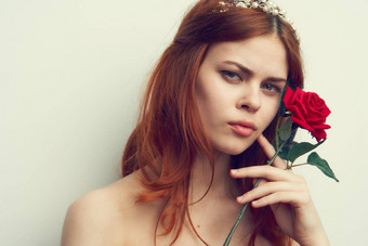 有吸引力的女人玫瑰花化妆浪漫模型