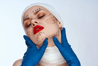 美丽的女人复兴面部注射化妆品程序工作室生活方式