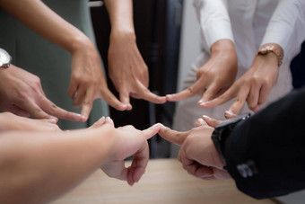 手集团团队业务人和谐办公室团队合作成功的伙伴关系协议社区沟通信任的同事业务概念