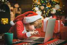 圣诞节孩子男孩打字信圣诞老人老人移动PC首页圣诞节背景