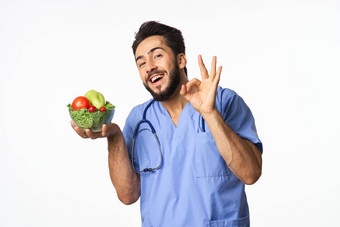 医生<strong>营养学家</strong>蔬菜健康的食物卡路里孤立的背景