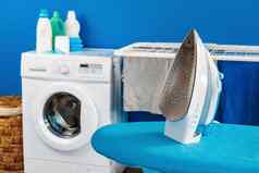 管家概念洗机熨衣服董事会