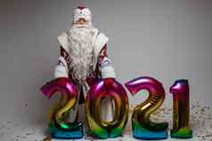 圣诞老人老人色彩斑斓的气球形状灰色的背景复制空间圣诞节一年庆祝活动