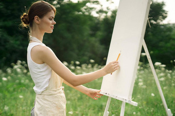 女人艺术家自然画景观艺术爱好